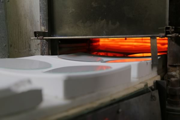 Laser temperature gun for glass